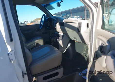 2001 Chevrolet Express from USA, damaged, VIN 1GCHG35R511140368